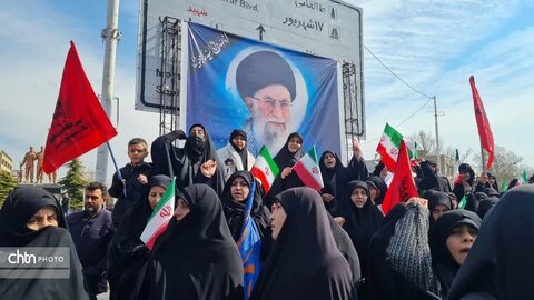 خروش بانوان ارومیه در تجدید میثاق با رهبر شهید