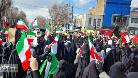 تجمع بانوان کفن‌پوش ارومیه در محکومیت حملات آمریکایی صهیونیستی