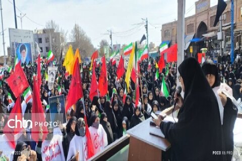 خروش بانوان ارومیه در تجدید میثاق با رهبر شهید
