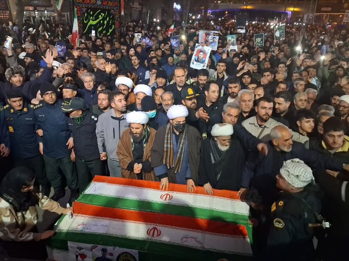 حضور مردم خوی در تجمع مردمی و تشییع شهدای جنگ رمضان