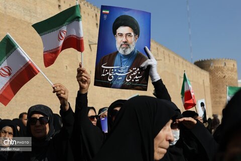 بیعت مردم شیراز با سومین رهبر انقلاب