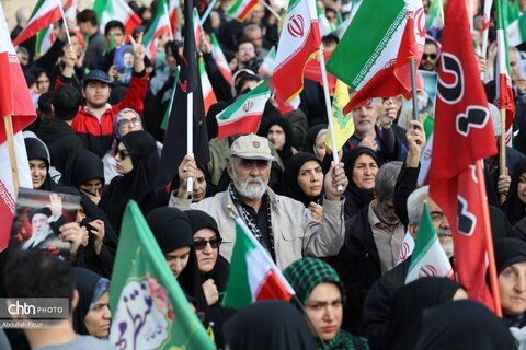 بیعت مردم شیراز با سومین رهبر انقلاب