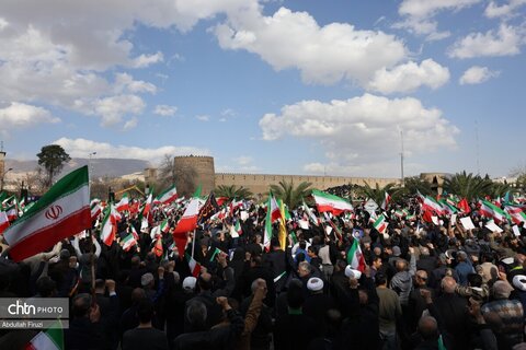 بیعت مردم شیراز با سومین رهبر انقلاب