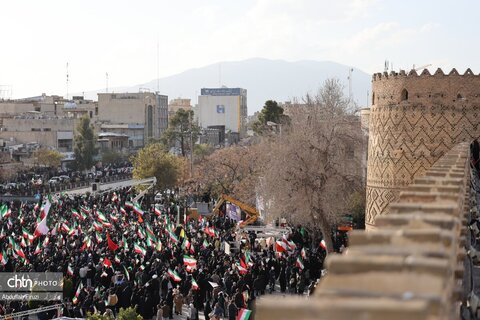 بیعت مردم شیراز با سومین رهبر انقلاب