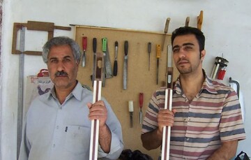 پیشکسوت صنایع‌دستی ملایر در جریان حملات‌ آمریکا و رژیم صهیونیستی در محل کارش شهید شد/ راه پدر شهید را در تولید صنایع‌دستی ادامه خواهم داد