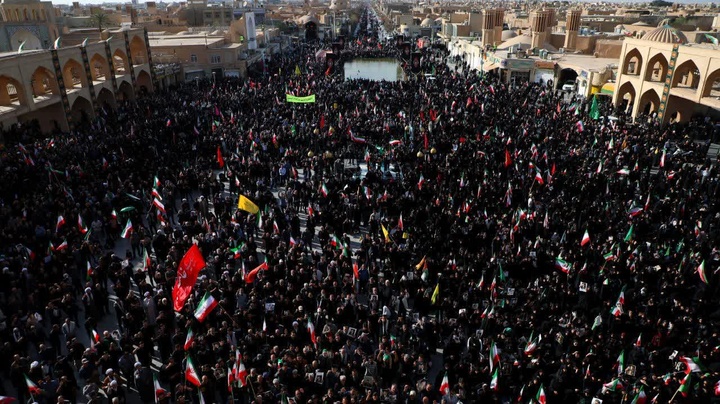 یزد، مهد شور و شعور ولایی؛ تجلی بیعت تاریخی مردمان کویر با رهبر انقلاب