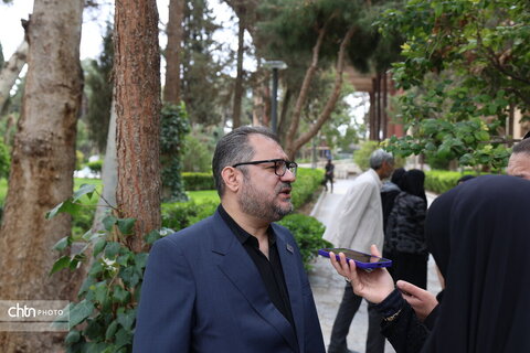 تشکیل زنجیره انسانی به‌منظور حفاظت از میراث جهانی در اصفهان