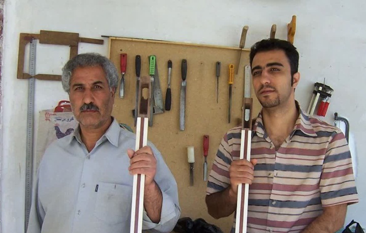 پیشکسوت صنایع‌دستی ملایر در جریان حملات‌ آمریکا و رژیم صهیونیستی در محل کارش شهید شد/ راه پدر شهید را در تولید صنایع‌دستی ادامه خواهم داد