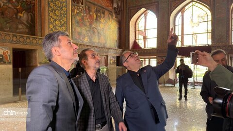 بازدید خبرنگاران بین‌المللی از آثار تاریخی آسیب دیده اصفهان