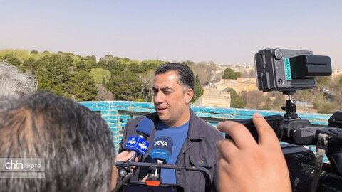 بازدید خبرنگاران بین‌المللی از آثار تاریخی آسیب دیده اصفهان