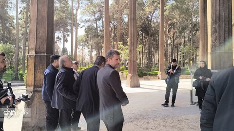 بازدید خبرنگاران بین‌المللی از آثار تاریخی آسیب دیده اصفهان