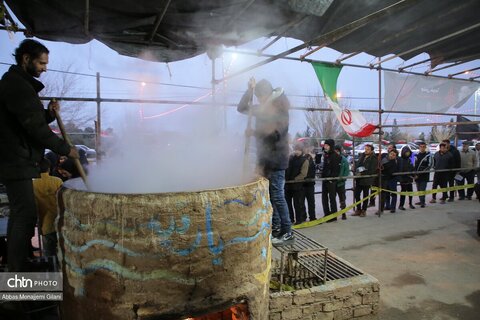 پخت ۲۱ تُن سمنوی نذری با عنوان پویش مردمی نذر جهانی «صالح بعد صالح» در قم