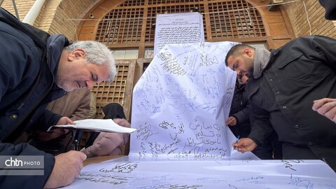 امضای بیانیه محکومیت تجاوز به بناهای تاریخی اصفهان در حاشیه راهپیمایی روز قدس