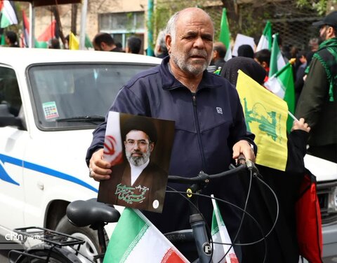 طوفانِ غیرت در قلبِ کویر؛ حماسه‌یِ ماندگارِ یزدِ جهانی در آدینه‌یِ قدس