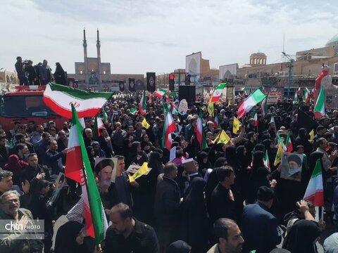 طوفانِ غیرت در قلبِ کویر؛ حماسه‌یِ ماندگارِ یزدِ جهانی در آدینه‌یِ قدس