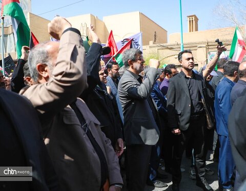 طوفانِ غیرت در قلبِ کویر؛ حماسه‌یِ ماندگارِ یزدِ جهانی در آدینه‌یِ قدس