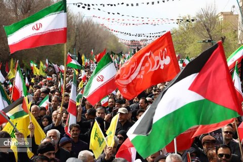 طوفانِ غیرت در قلبِ کویر؛ حماسه‌یِ ماندگارِ یزدِ جهانی در آدینه‌یِ قدس