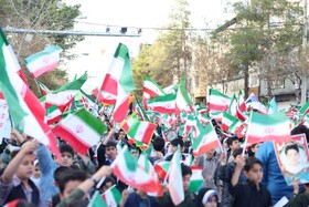 تجمع دانش‌آموزان کرمانی، در اعتراض به کشتار دانش‌آموزان میناب