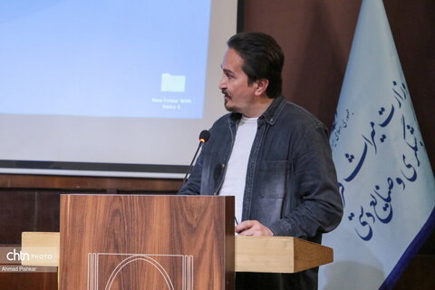 نشست وزیر میراث‌فرهنگی، گردشگری و صنایع‌دستی با رسانه‌های بین‌المللی