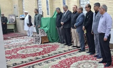 عیادت استاندار سیستان و بلوچستان از خانواده شهید خلبان جنگ رمضان