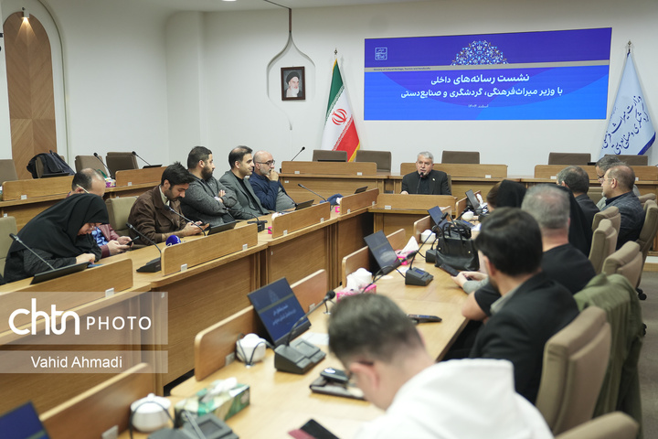 نشست صمیمی صالحی امیری با رسانه‌های داخلی
