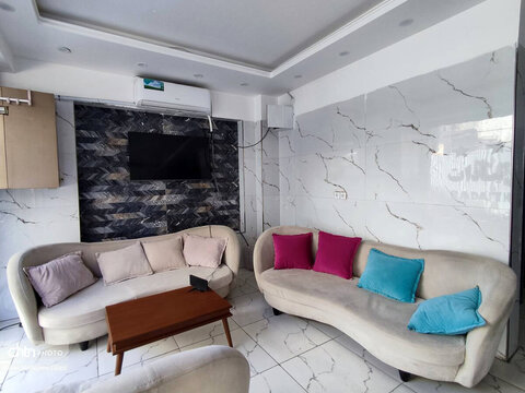 بازدید کارشناسان گردشگری از اماکن اقامتی قم