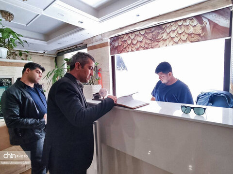 بازدید کارشناسان گردشگری از اماکن اقامتی قم