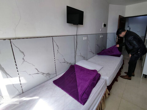 بازدید کارشناسان گردشگری از اماکن اقامتی قم