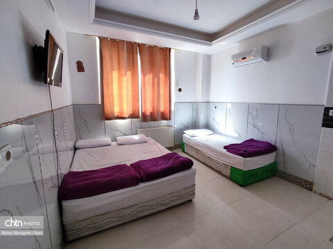 بازدید کارشناسان گردشگری از اماکن اقامتی قم