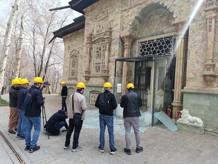 بازدید رسانه‌های بین‌المللی از آثار حملات آمریکا و رژیم صهیونی در مجموعه فرهنگی‌ـ‌تاریخی سعدآباد/ روایت زخم بر میراث ملت ایران