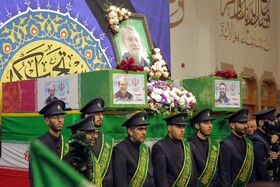 وداع مردم قم با پیکر شهید لاریجانی در حرم مطهر حضرت معصومه(س)