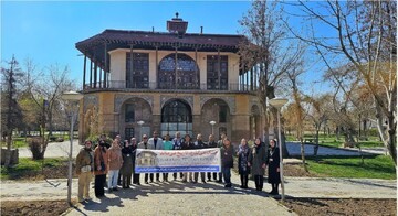 پویش داوطلبانه راهنمایان گردشگری قزوین برای حفاظت از میراث‌فرهنگی/ تشکیل زنجیره انسانی در محکومیت آسیب به آثار تاریخی