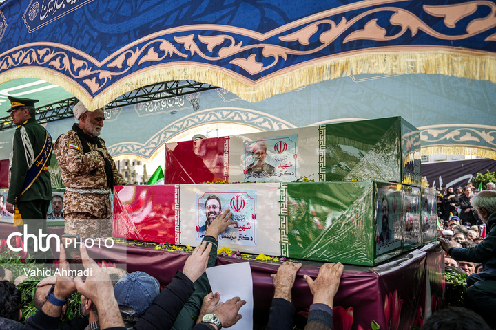 آئین تشییع شهدای ناو دنا و شهیدان لاریجانی و سلیمانی