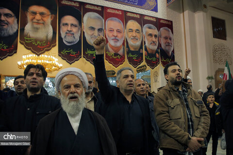 وداع مردم قم با پیکر شهید لاریجانی در حرم مطهر حضرت معصومه(س)