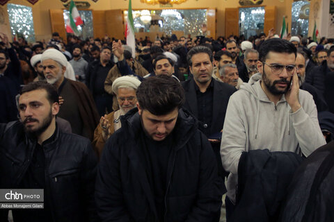 وداع مردم قم با پیکر شهید لاریجانی در حرم مطهر حضرت معصومه(س)