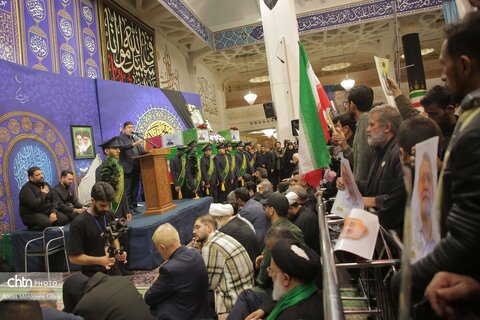 وداع مردم قم با پیکر شهید لاریجانی در حرم مطهر حضرت معصومه(س)