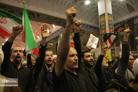 وداع مردم قم با پیکر شهید لاریجانی در حرم مطهر حضرت معصومه(س)