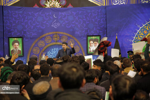 وداع مردم قم با پیکر شهید لاریجانی در حرم مطهر حضرت معصومه(س)