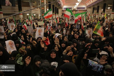 وداع مردم قم با پیکر شهید لاریجانی در حرم مطهر حضرت معصومه(س)