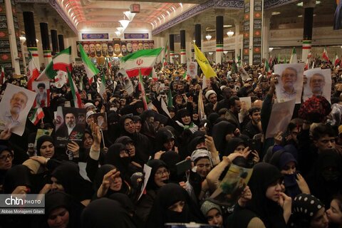 وداع مردم قم با پیکر شهید لاریجانی در حرم مطهر حضرت معصومه(س)