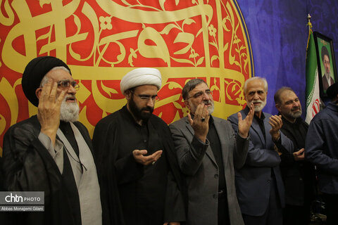 وداع مردم قم با پیکر شهید لاریجانی در حرم مطهر حضرت معصومه(س)