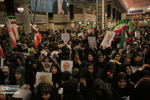 وداع مردم قم با پیکر شهید لاریجانی در حرم مطهر حضرت معصومه(س)