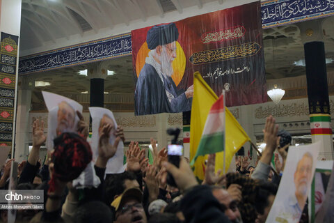 وداع مردم قم با پیکر شهید لاریجانی در حرم مطهر حضرت معصومه(س)