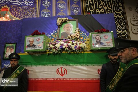 وداع مردم قم با پیکر شهید لاریجانی در حرم مطهر حضرت معصومه(س)