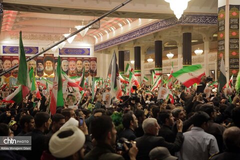 وداع مردم قم با پیکر شهید لاریجانی در حرم مطهر حضرت معصومه(س)