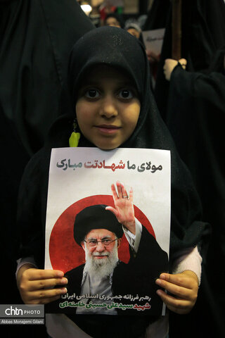 وداع مردم قم با پیکر شهید لاریجانی در حرم مطهر حضرت معصومه(س)