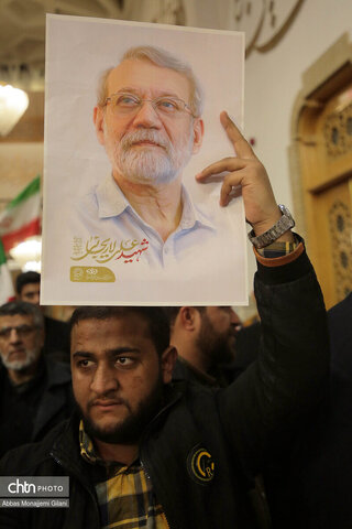 وداع مردم قم با پیکر شهید لاریجانی در حرم مطهر حضرت معصومه(س)