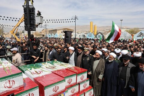 تشییع شهدای ناو دنا در شیراز