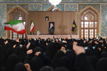 یاد رهبر شهید در رواق امام خمینی(ره) / جای خالی صدایی که هر سال با بهار می‌آمد