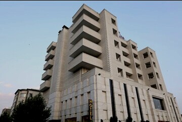 آماده‌سازی بیش از ۷۵۰۰ تخت در مراکز اقامتی کردستان/تمرکز بر نظارت، اسکان و خدمات‌دهی به مسافران و هموطنان استان‌های درگیر جنگ